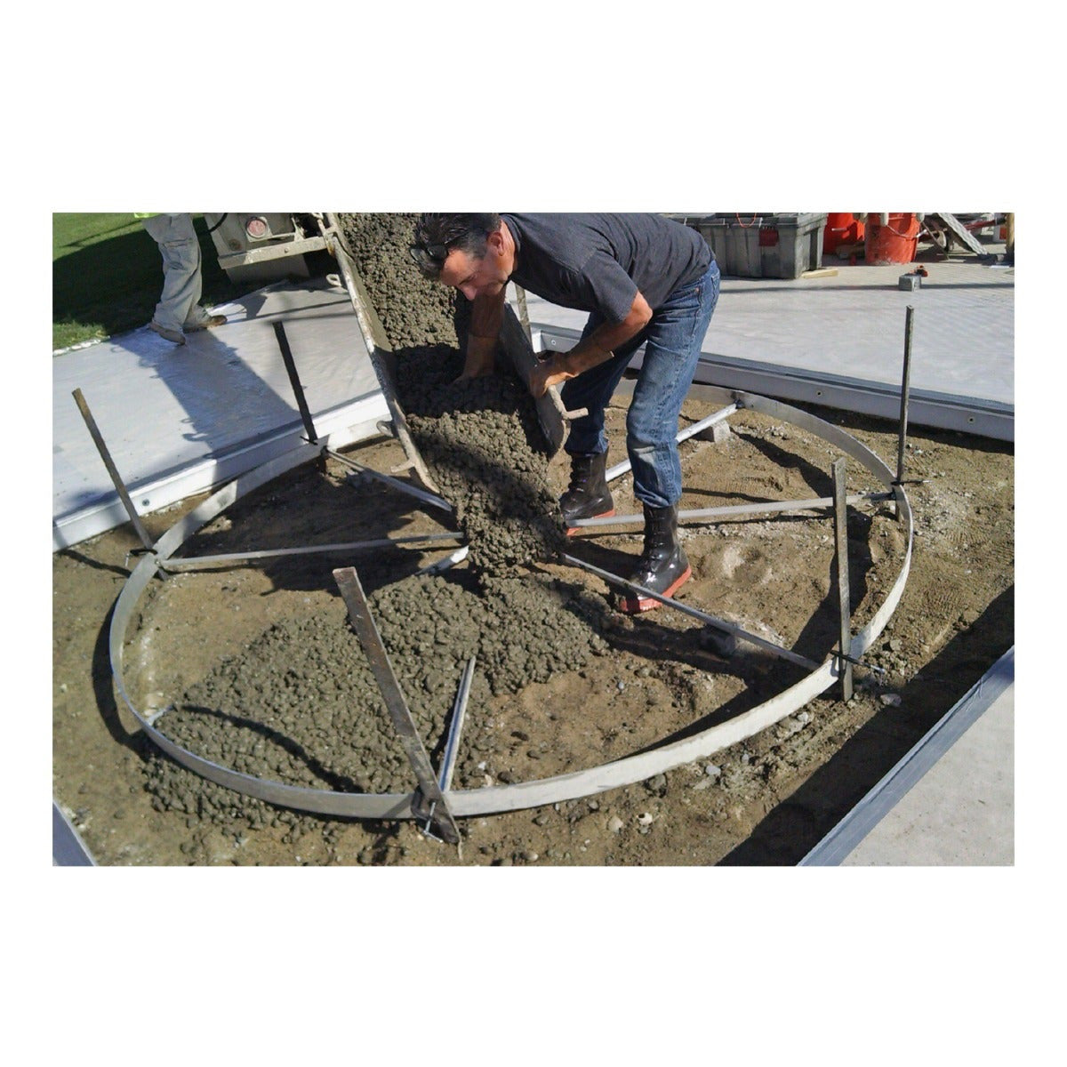 Gill cross braced aluminum circle during in-ground concrete pour
